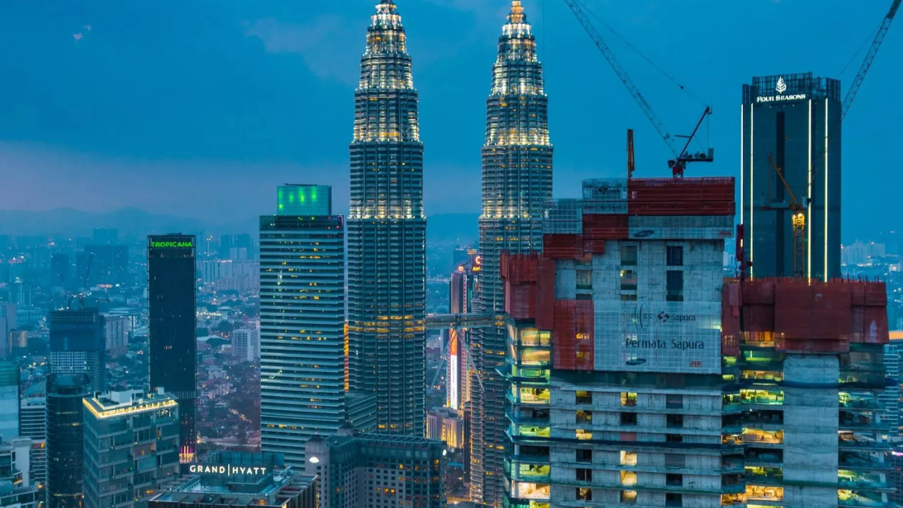 What Distinguishes an International eSIM Plan from a Conventional Plan?